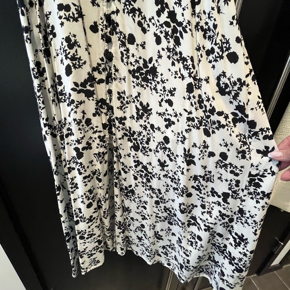 Subtle Puff sleeve Dress - Picture 7 of 12